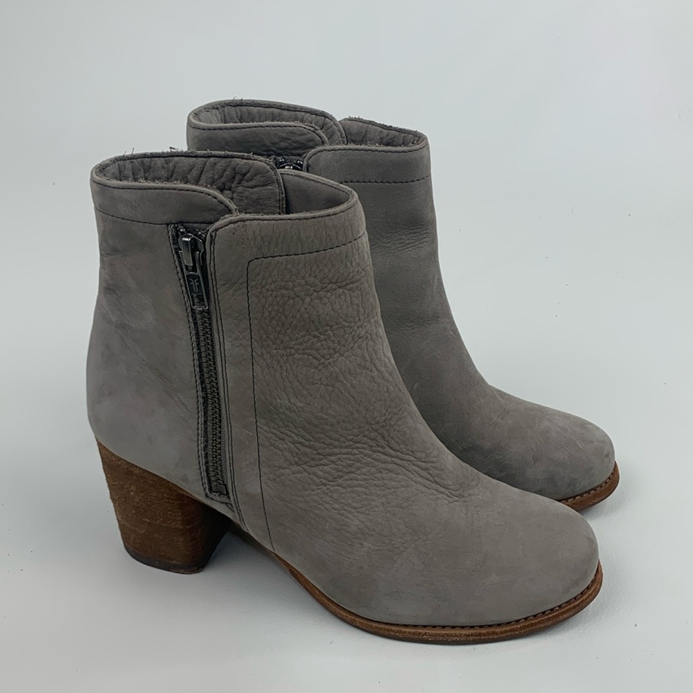 Frye Light Gray Leather Ankle Boots Stacked Heel Zip Up Size 7.5 Gray booties